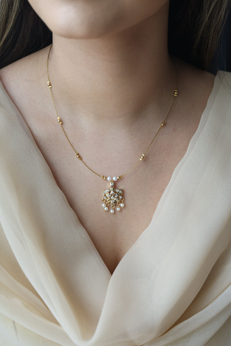 Heritage white stone invisible short necklace IN578