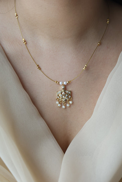 Heritage white stone invisible short necklace IN578