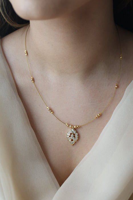 Heritage white stone invisible short necklace IN6899