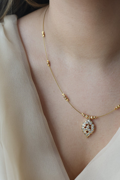 Heritage white stone invisible short necklace IN6899