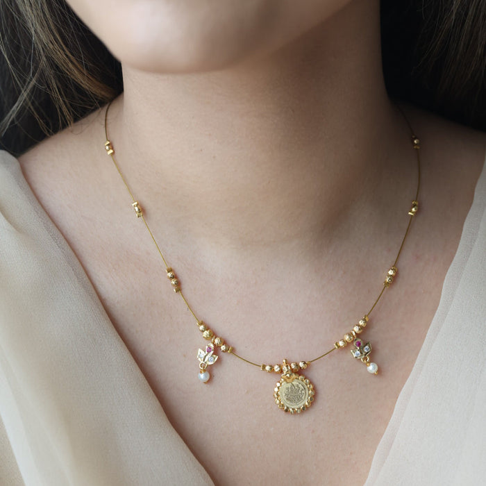 Heritage white stone coin design invisible short necklace IN356