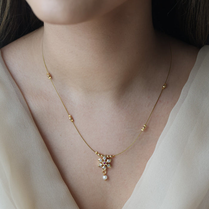 Heritage white stone invisible short necklace IN898
