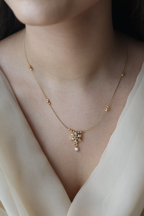 Heritage white stone invisible short necklace IN898