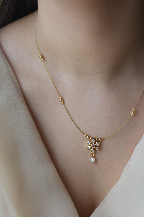 Heritage white stone invisible short necklace IN898