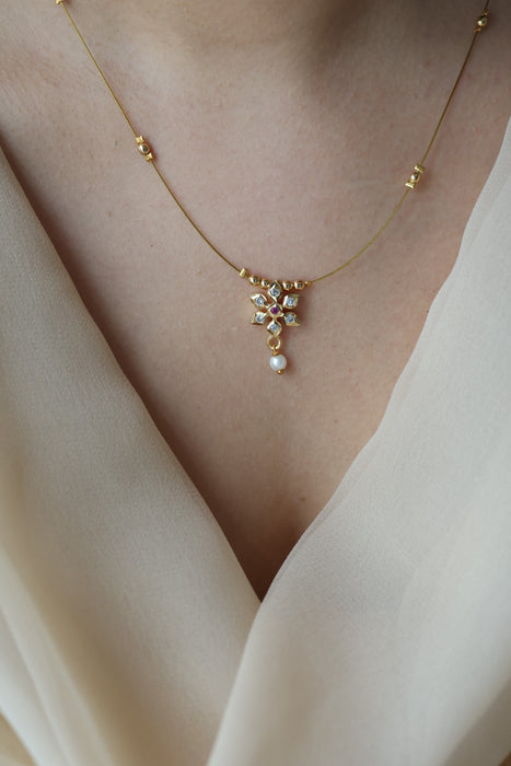 Heritage white stone invisible short necklace IN898