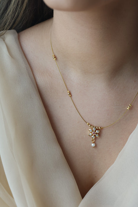 Heritage white stone invisible short necklace IN898