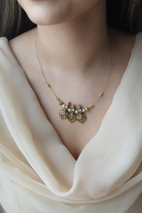 Antique coin design invisible short necklace IN7989