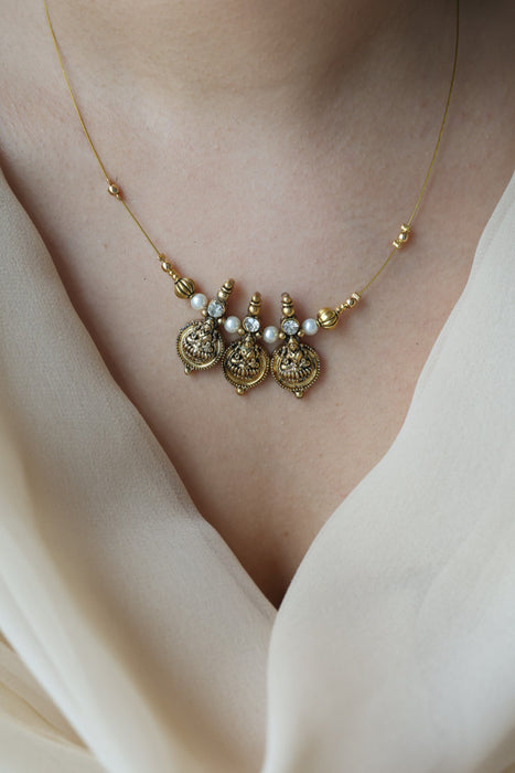 Antique coin design invisible short necklace IN7989