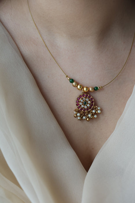Antique green bead ruby stone invisible short necklace IN2466