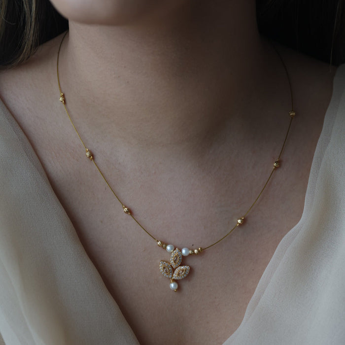 Heritage white stone invisible short necklace IN1234