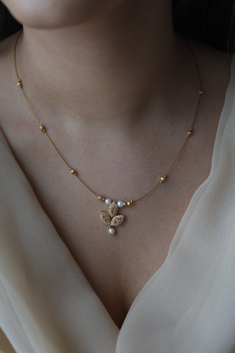 Heritage white stone invisible short necklace IN1234