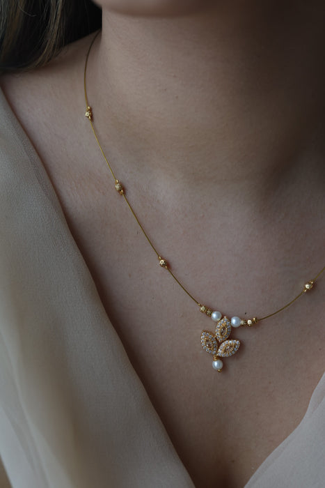 Heritage white stone invisible short necklace IN1234
