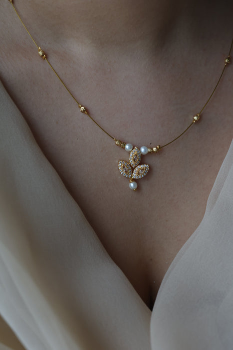 Heritage white stone invisible short necklace IN1234