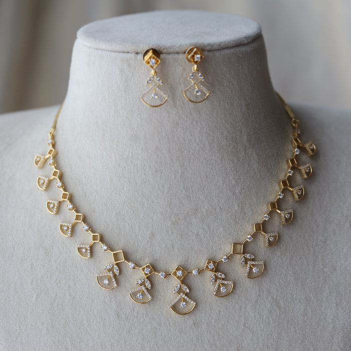 Heritage gold plated white stone short necklace with earrings H9222