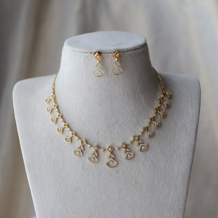 Heritage gold plated white stone short necklace with earrings H9222