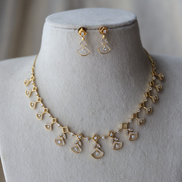 Heritage gold plated white stone short necklace with earrings H9222