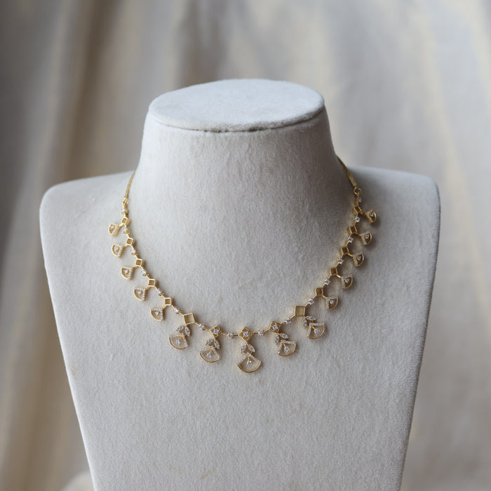Heritage gold plated white stone short necklace with earrings H9222