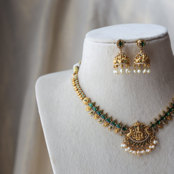 Antique green stone short necklace with earrings AG223