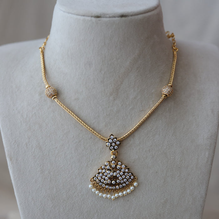Heritage gold plated white stone short necklace H1901