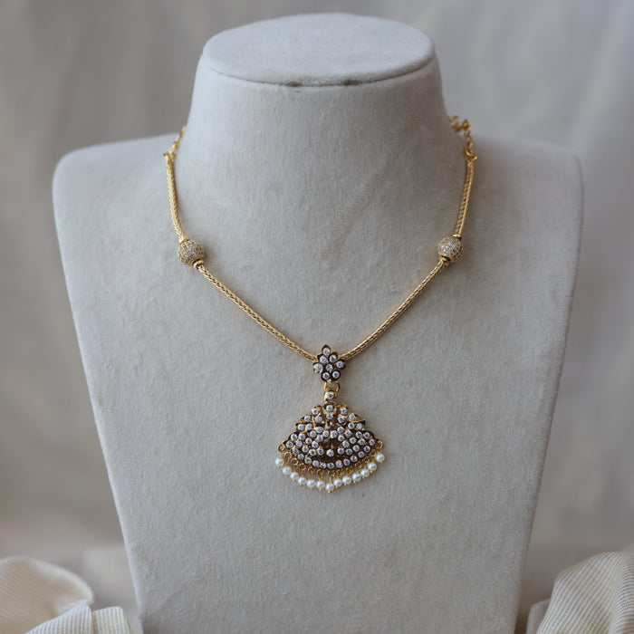 Heritage gold plated white stone short necklace H1901