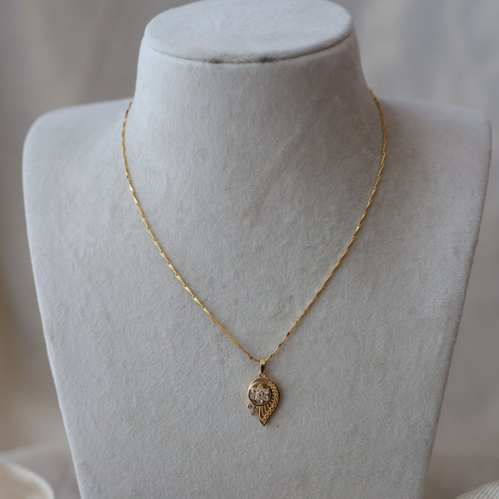 Heritage gold plated simple pendant short chain HC1233