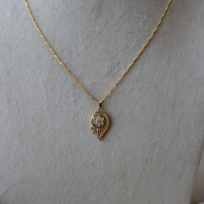 Heritage gold plated simple pendant short chain HC1233