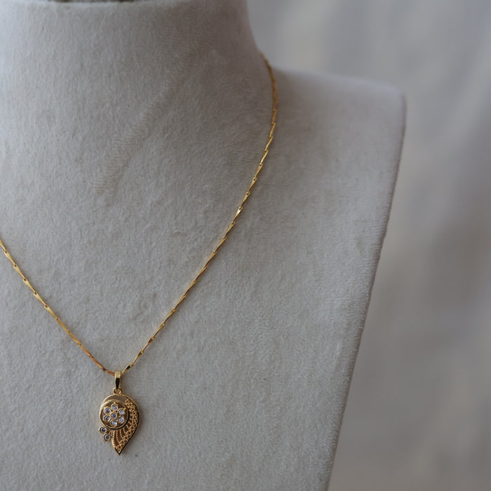 Heritage gold plated simple pendant short chain HC1233