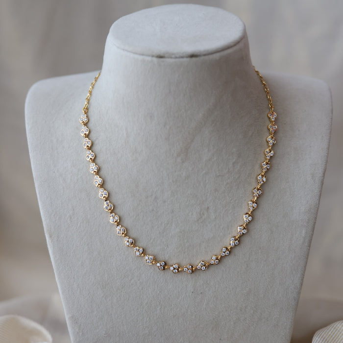 Heritage gold plated white stone short necklace H7223
