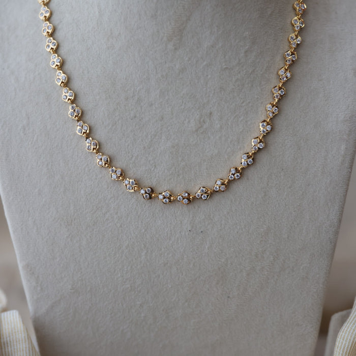 Heritage gold plated white stone short necklace H7223