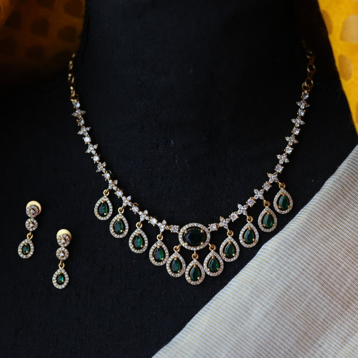 Antique green stone short necklace and earrings SS10876