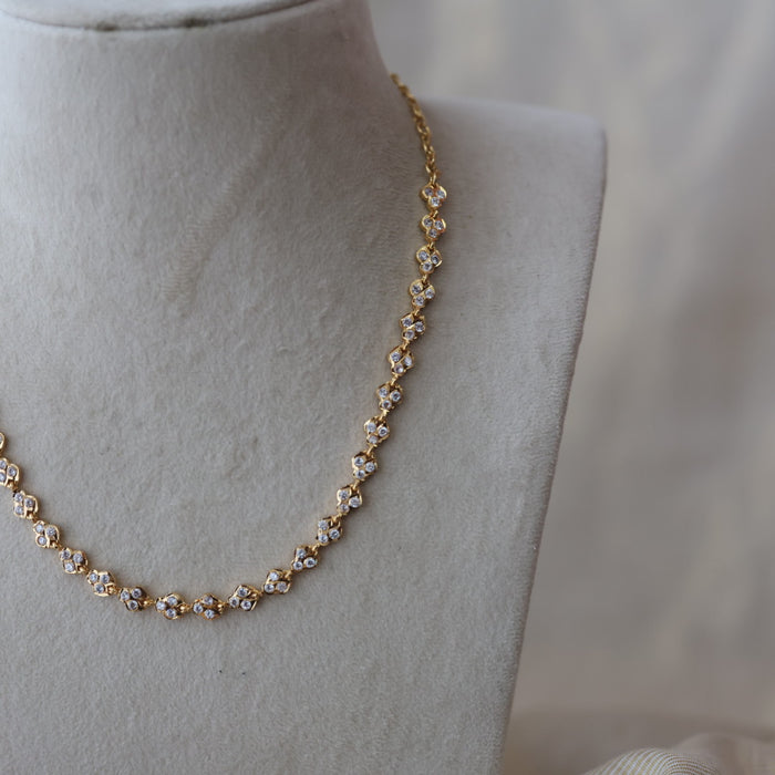 Heritage gold plated white stone short necklace H7223