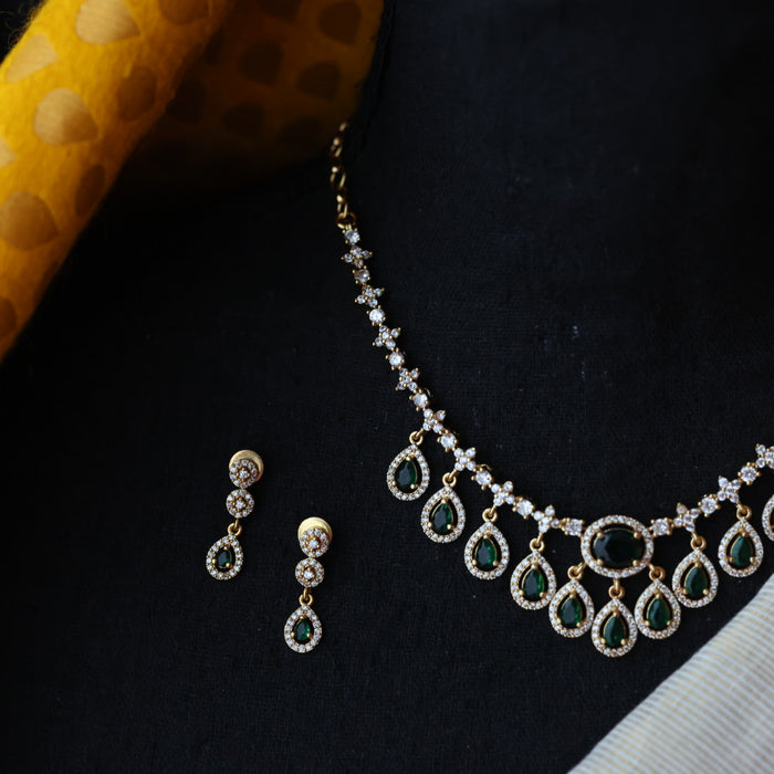 Antique green stone short necklace and earrings SS10876