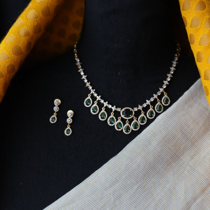 Antique green stone short necklace and earrings SS10876
