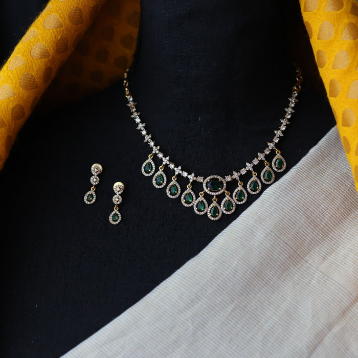 Antique green stone short necklace and earrings SS10876
