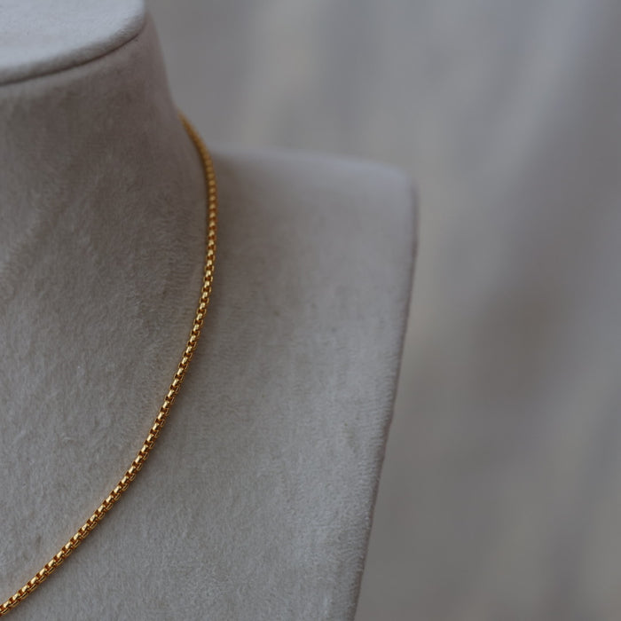 Heritage gold plated simple pendant short chain HC1273