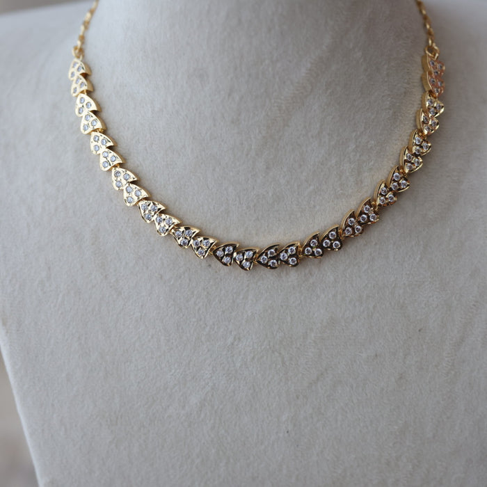 Heritage gold plated white stone short necklace H422