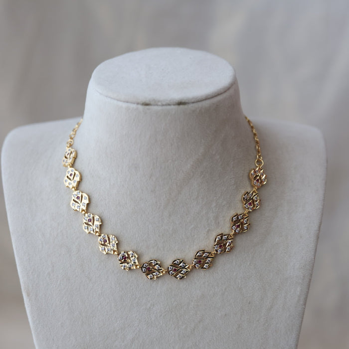 Heritage gold plated ruby white stone short necklace H721