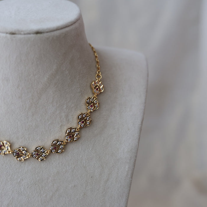 Heritage gold plated ruby white stone short necklace H721