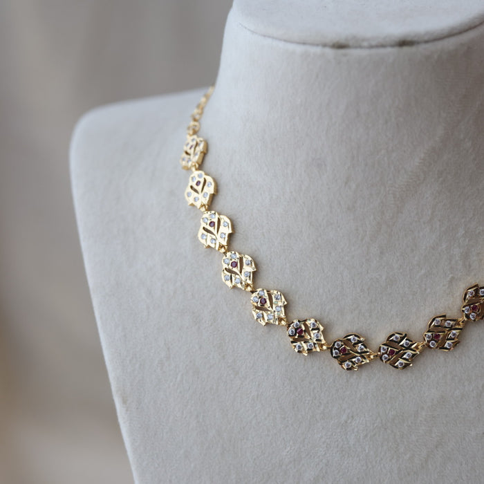 Heritage gold plated ruby white stone short necklace H721