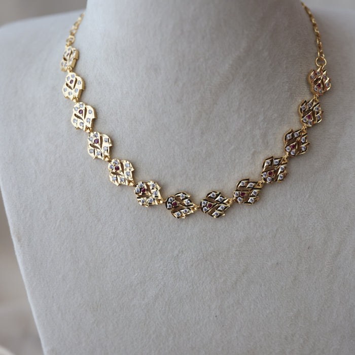 Heritage gold plated ruby white stone short necklace H721