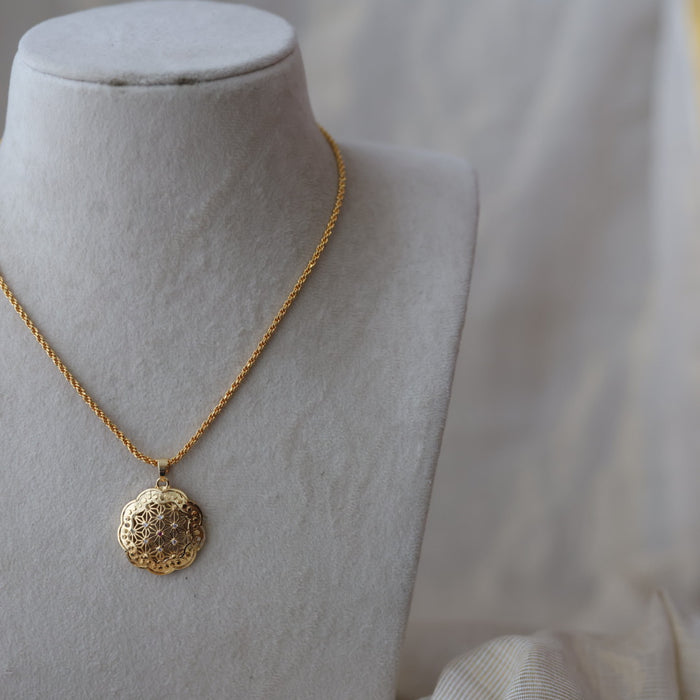 Heritage gold plated simple pendant short chain HC764