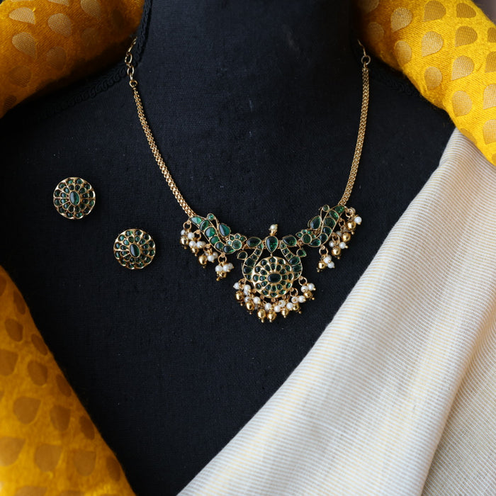 Antique green stone short necklace and earrings AG562