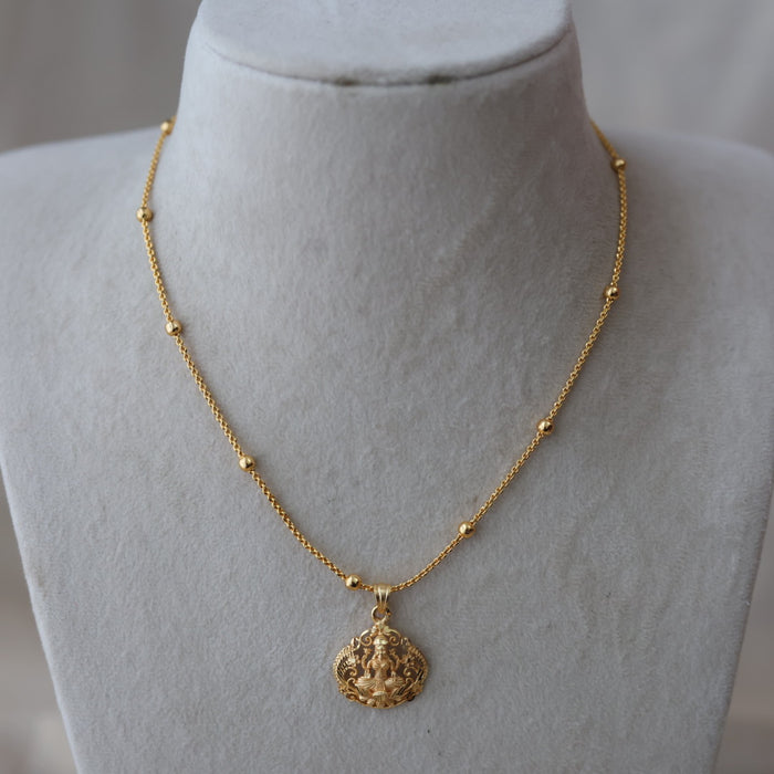 Heritage gold plated simple lakshmi pendant short chain HC1113