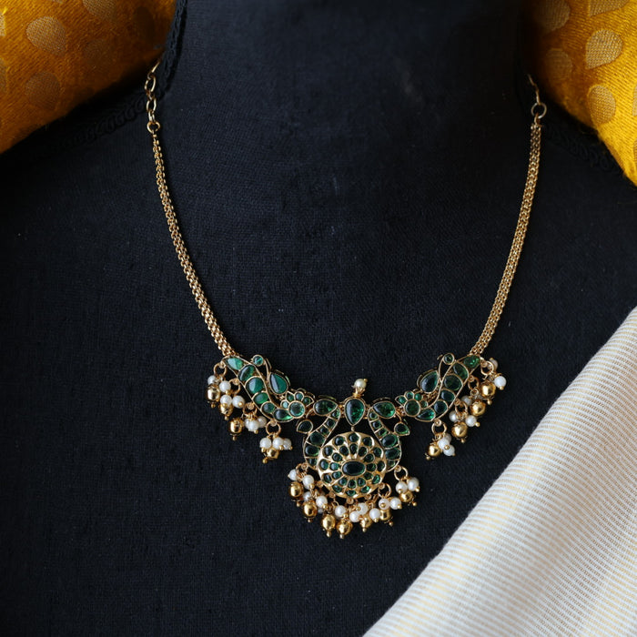 Antique green stone short necklace and earrings AG562