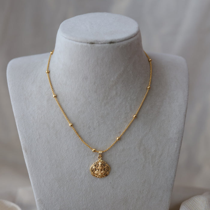 Heritage gold plated simple lakshmi pendant short chain HC1113