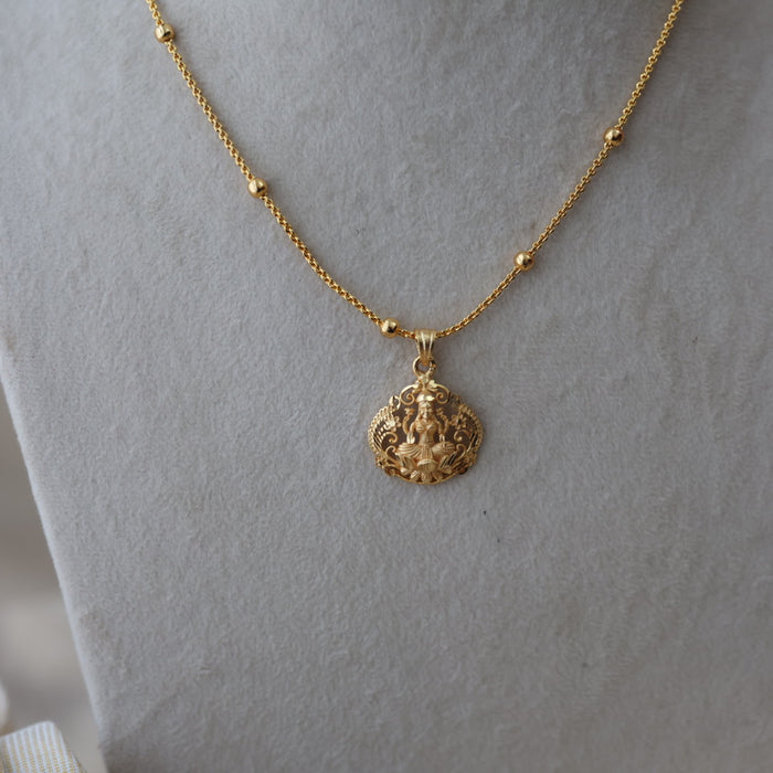 Heritage gold plated simple lakshmi pendant short chain HC1113