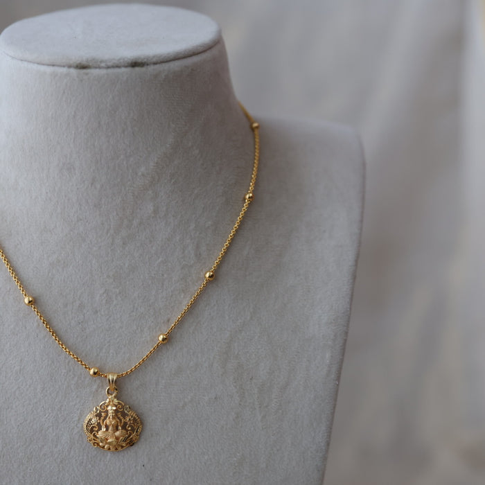 Heritage gold plated simple lakshmi pendant short chain HC1113