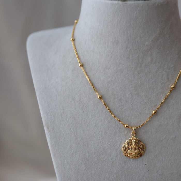 Heritage gold plated simple lakshmi pendant short chain HC1113