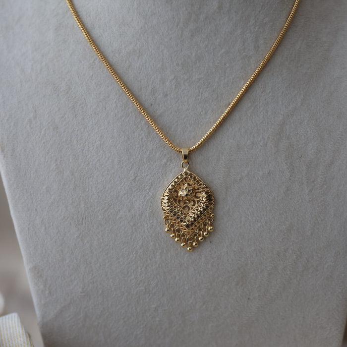 Heritage gold plated simple pendant short chain HC7990