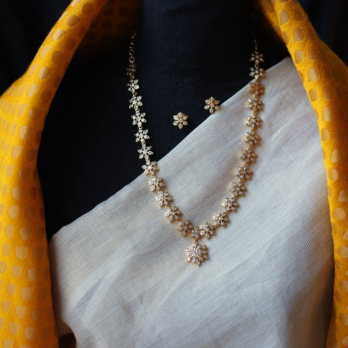 Heritage gold plated white stone short necklace H111